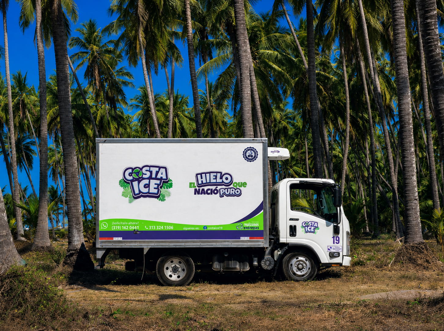 Camión de distribución de Costa Ice en la costa